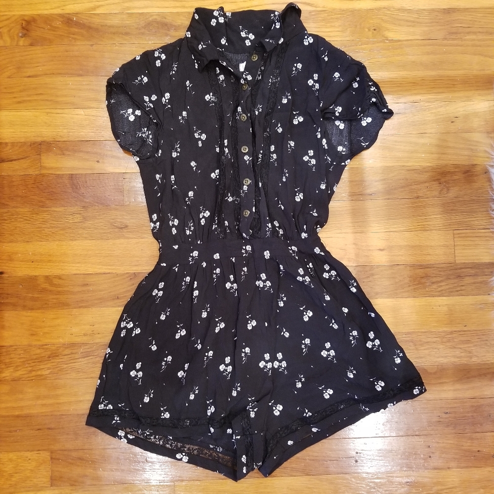💮 Urban Outfitters Cooperative Floral Romper
